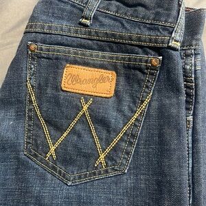 Men’s Wrangler retro relaxed boot cut jeans!!!